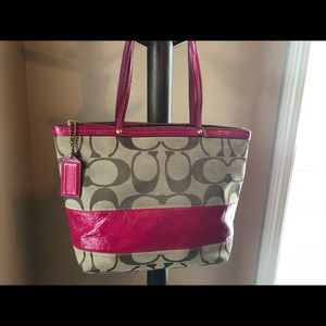 💯 Authentic, super cute Coach tote!